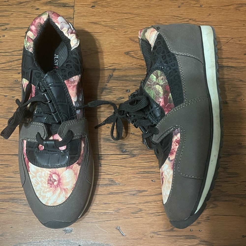 Size 9 Floral Women’s Fashion Sneakers